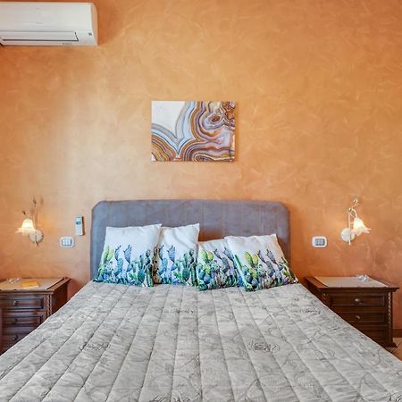 Roomy And Bright Apartment With Balconies X6 Катания Экстерьер фото