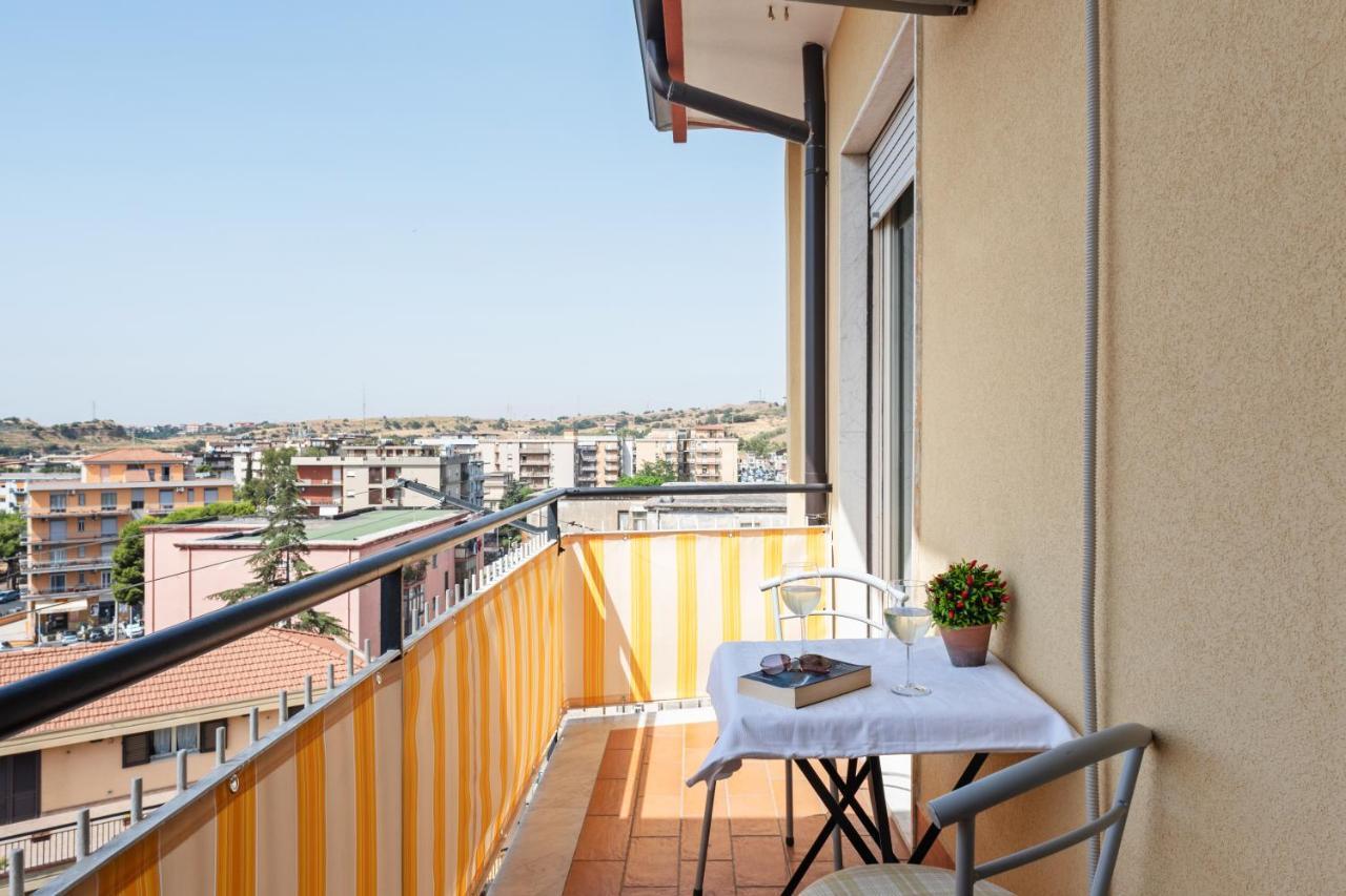 Roomy And Bright Apartment With Balconies X6 Катания Экстерьер фото