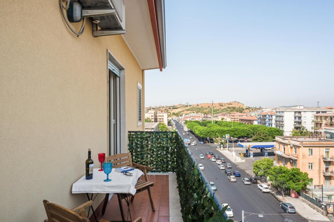 Roomy And Bright Apartment With Balconies X6 Катания Экстерьер фото