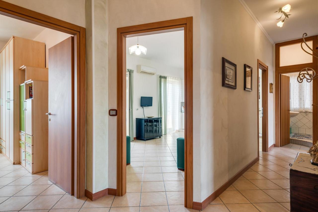 Roomy And Bright Apartment With Balconies X6 Катания Экстерьер фото